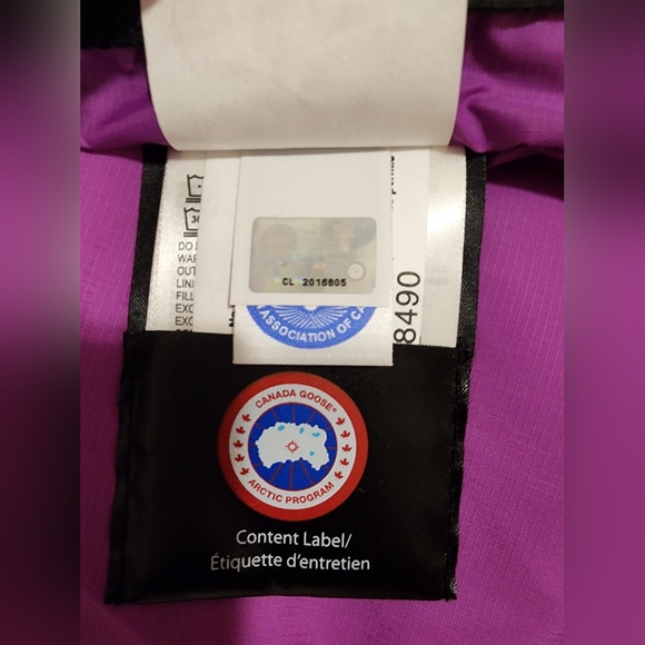 CANADA GOOSE Girls Polar Bear Print Vest - Picture 9 of 10